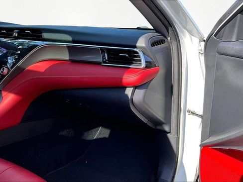 Used 2018 Toyota Camry XSE image 19