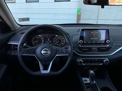 Used 2025 Nissan Altima 2.5 SV image 14