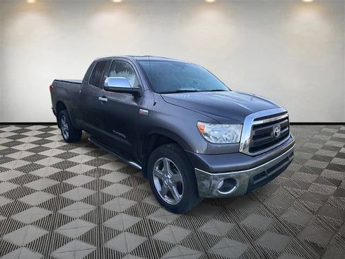 Used 2013 Toyota Tundra 4x4 Double Cab w/ SR5 Pkg image 3