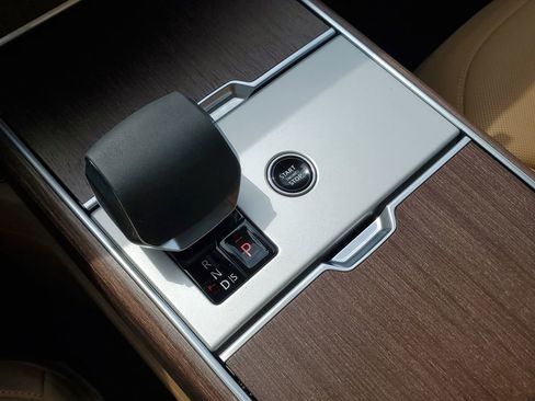 New 2026 Land Rover Range Rover Long Wheelbase SE image 21