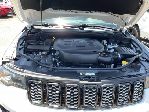 Used 2019 Jeep Grand Cherokee Altitude AWD/4WD image 22