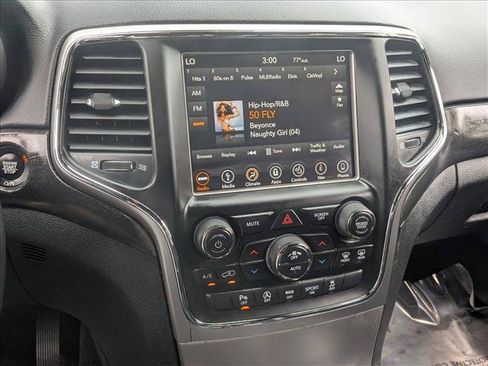 Used 2018 Jeep Grand Cherokee Altitude AWD/4WD image 12