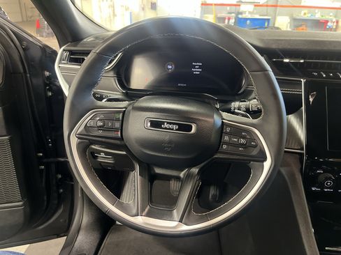 Used 2024 Jeep Grand Cherokee L Laredo AWD/4WD image 10