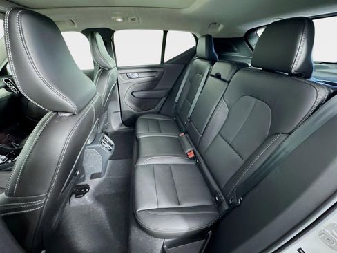 Used 2024 Volvo XC40 B5 Ultimate w/ Protection Package Premier image 25