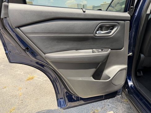 Used 2024 Nissan Rogue SV w/ SV Premium Package FWD image 17