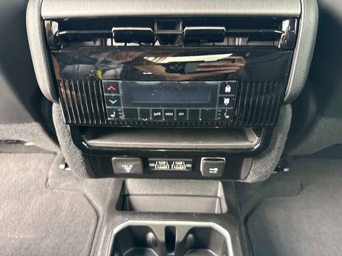New 2026 Jeep Grand Wagoneer Limited AWD/4WD image 18