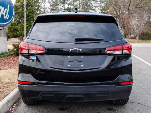 Used 2024 Chevrolet Equinox LS w/ LS Convenience Package image 4