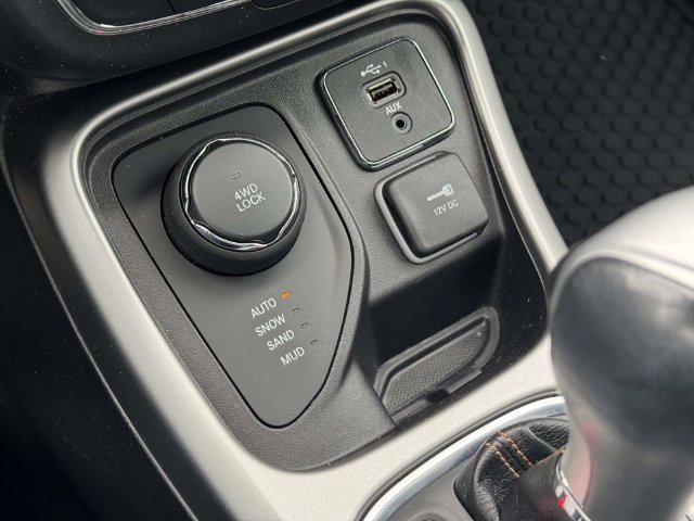 Used 2020 Jeep Compass Latitude w/ Popular Equipment Group AWD/4WD image 38