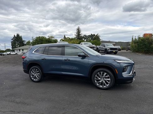 Certified 2025 Buick Enclave Preferred FWD image 9