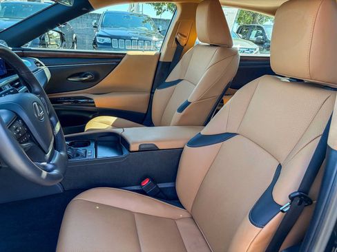 Certified 2024 Lexus ES 300h w/ Premium Package FWD image 17