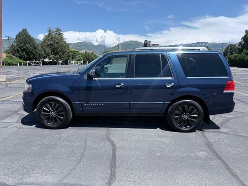 Used 2015 Lincoln Navigator 4WD image 2