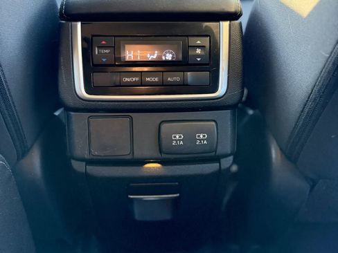 Used 2022 Subaru Ascent Premium w/ Convenience Package AWD/4WD image 32