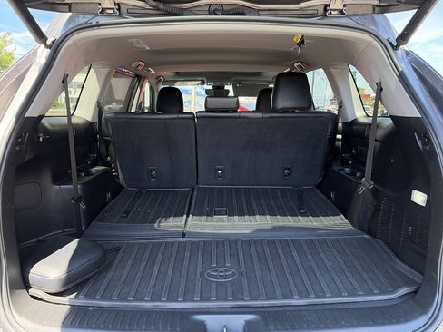 Used 2019 Toyota Highlander XLE AWD/4WD image 9