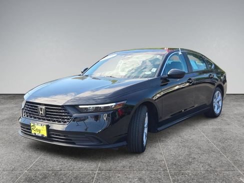 Used 2025 Honda Accord LX image 4