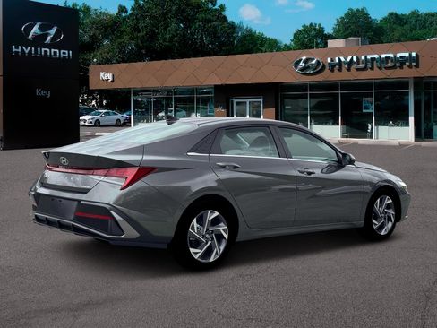 New 2026 Hyundai Elantra Limited FWD image 8