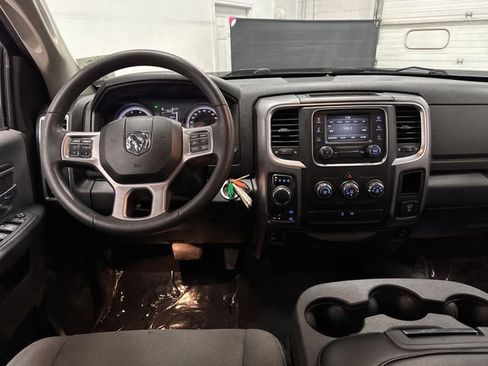 Used 2022 RAM 1500 Classic SLT image 5