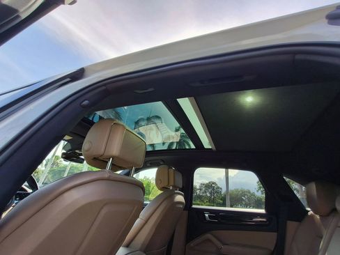 Used 2019 Porsche Cayenne image 23