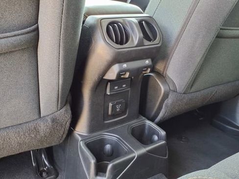 Used 2025 Jeep Wrangler Sahara image 18