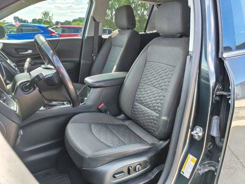 Used 2019 Chevrolet Equinox LT w/ Driver Convenience Package FWD image 2