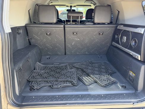 Used 2011 Toyota FJ Cruiser 4WD w/ Upgrade Pkg image 14