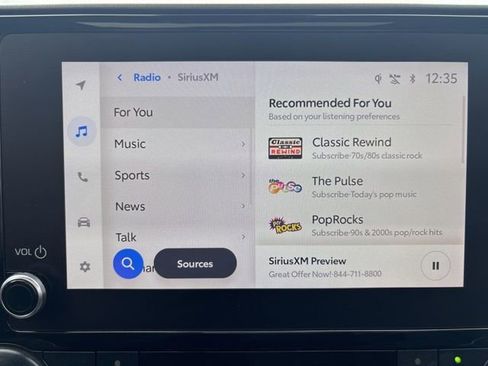 Used 2024 Toyota Highlander XLE image 9