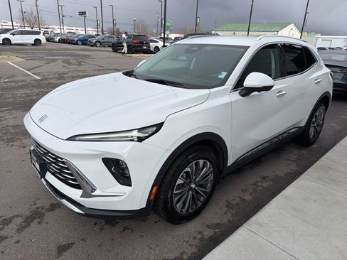 Used 2024 Buick Envision Preferred image 3
