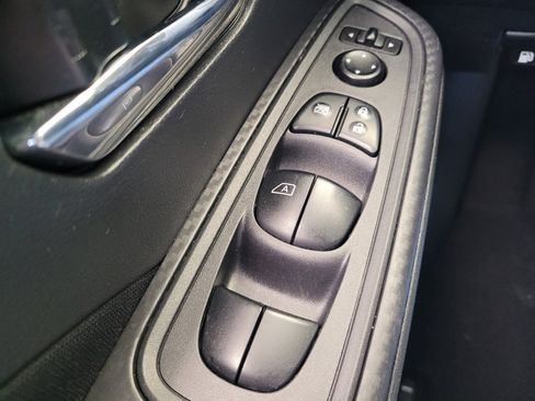 Used 2021 Nissan Versa SV FWD image 27