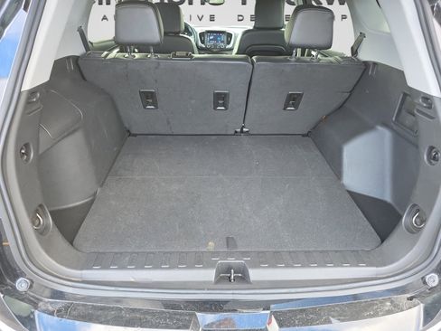 Used 2024 GMC Terrain SLT image 10