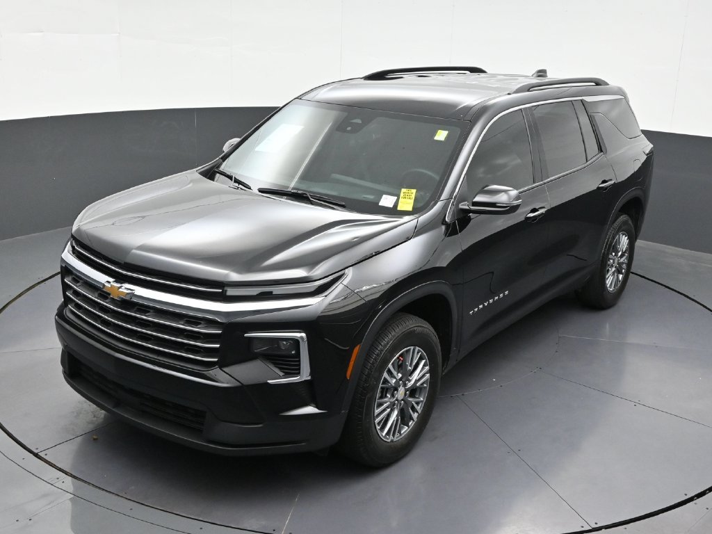 Used 2025 Chevrolet Traverse LT FWD image 17