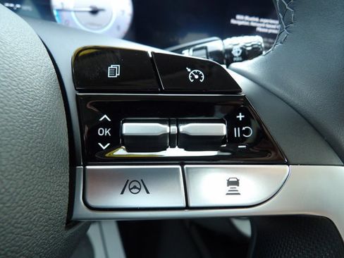 Certified 2023 Hyundai Elantra Limited FWD image 19
