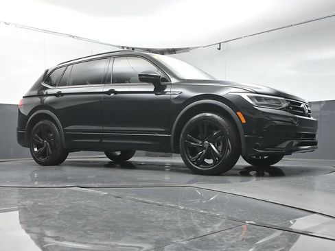 Used 2023 Volkswagen Tiguan SE R-Line FWD image 39