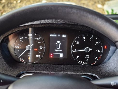 Used 2025 RAM ProMaster 2500 w/ Convenience Group image 17