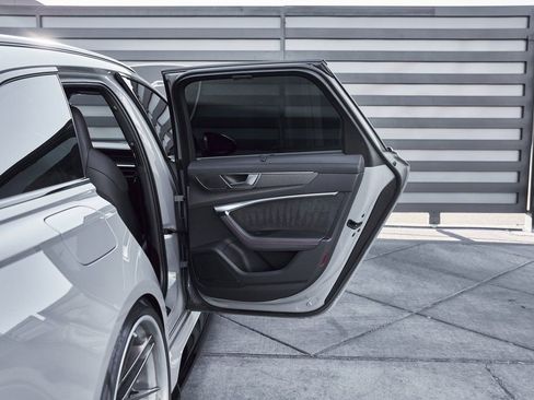 Used 2021 Audi RS 6 w/ Executive Package image 29