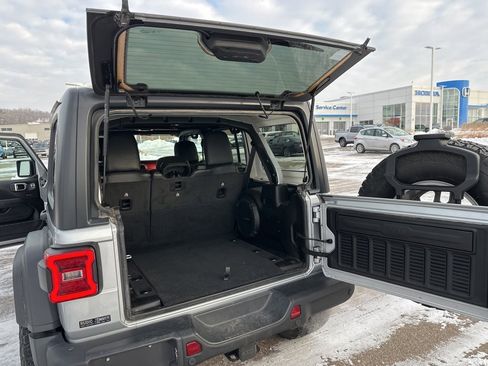 Used 2022 Jeep Wrangler Unlimited Rubicon w/ Xtreme Recon 35" Tire Package image 29