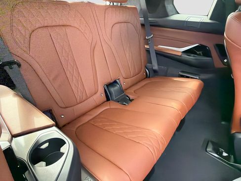 New 2026 BMW X7 M60i image 21
