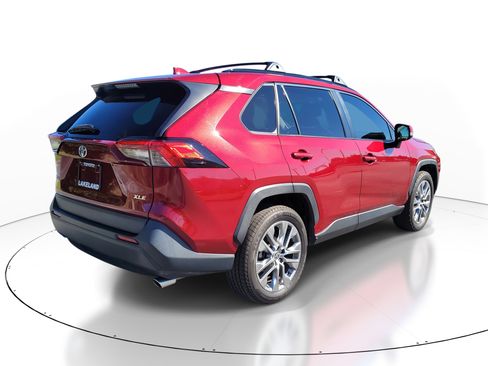 Used 2020 Toyota RAV4 XLE Premium image 7