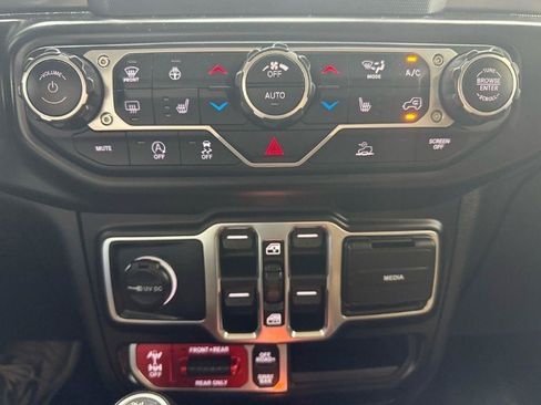 Used 2021 Jeep Wrangler Unlimited Rubicon w/ Cold Weather Group AWD/4WD image 20