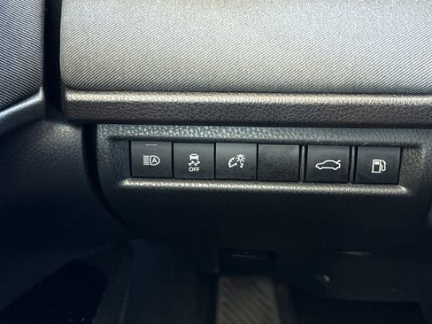 Used 2025 Toyota Camry LE image 37