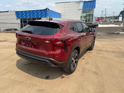 Used 2025 Chevrolet Trax RS w/ Sunroof Package FWD image 8