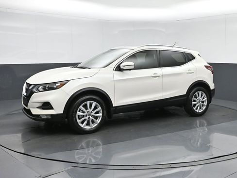 Used 2022 Nissan Rogue Sport SV w/ Technology Package image 3