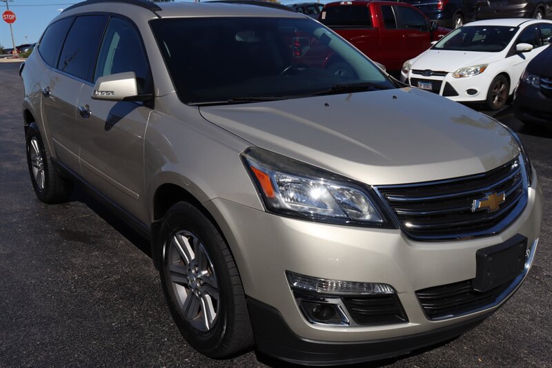 Used 2017 Chevrolet Traverse LT FWD image 1