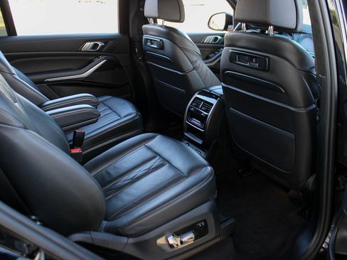 Used 2022 BMW X7 xDrive40i w/ M Sport Package AWD/4WD image 22