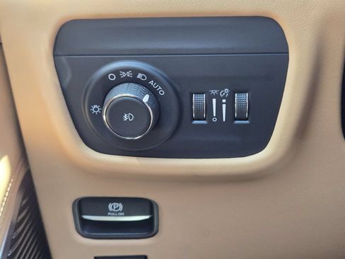 Used 2023 Jeep Grand Cherokee L Summit AWD/4WD image 28