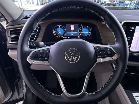 Used 2025 Volkswagen Atlas SE image 14