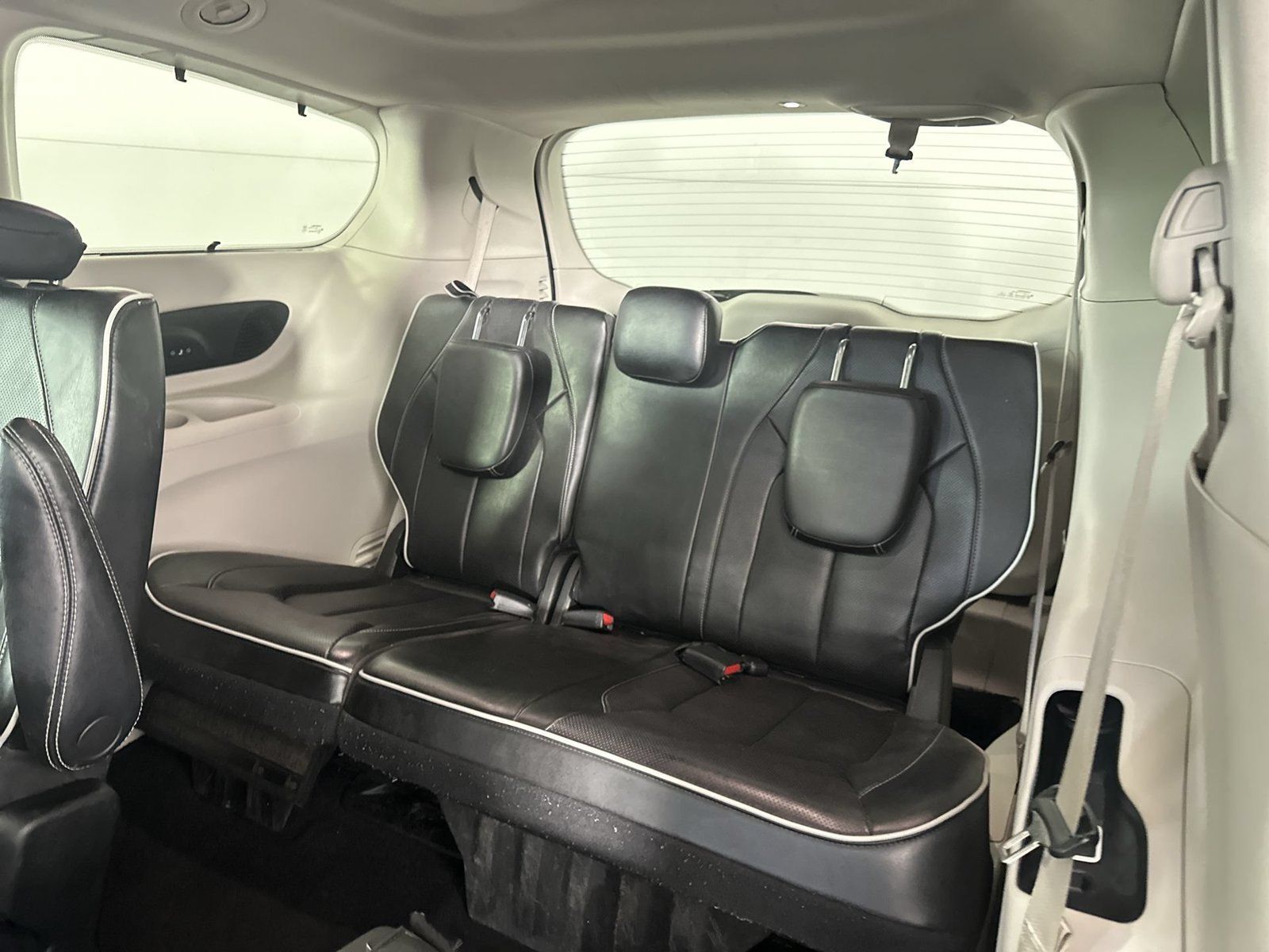 Used 2022 Chrysler Pacifica Limited FWD image 22