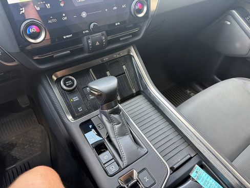Used 2025 Lexus GX 550 w/ Accessory Package (2T) AWD/4WD image 22