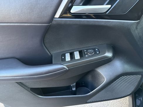 Used 2024 Mitsubishi Outlander SE image 10