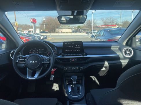 Used 2023 Kia Forte LXS image 13