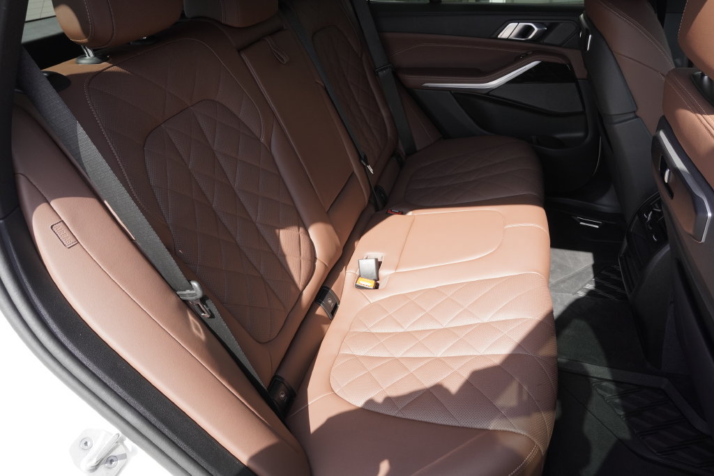 Used 2024 BMW X5 xDrive50e w/ M Sport Package AWD/4WD image 27