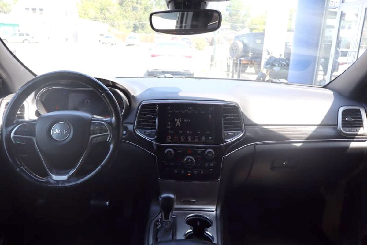 Used 2019 Jeep Grand Cherokee Limited AWD/4WD image 12